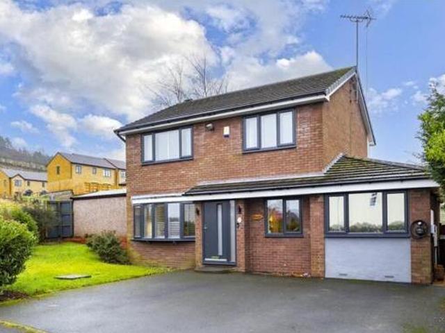 House for sale in Huddersfield, West Yorkshire