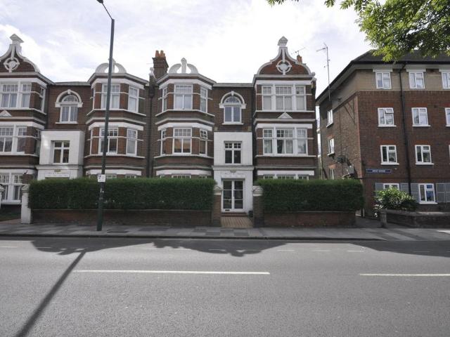 Apartment for rent in Mortlake, Greater London