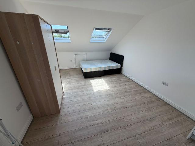 Room for rent in Cowley, Greater London