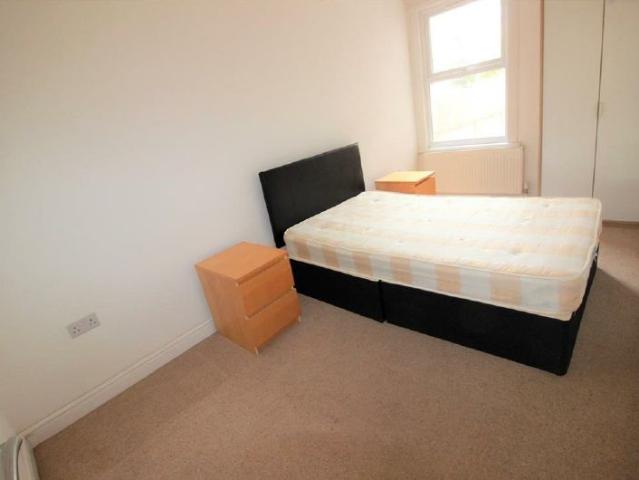 Room for rent in Cowley, Greater London