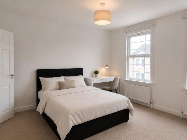 Room for rent in Cowley, Greater London