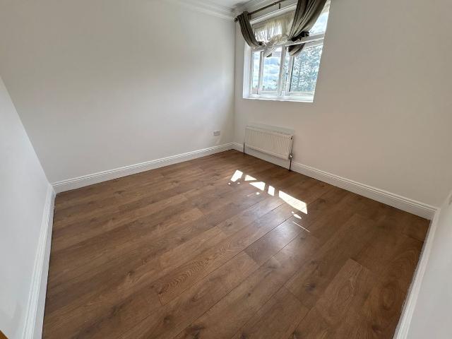 Room for rent in Gants Hill, Greater London