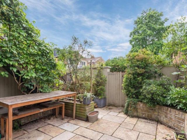 Apartment for rent in London Borough of Richmond upon Thames, Greater London