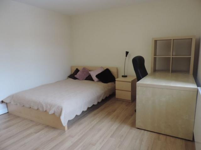 Room for rent in Cowley Marsh, The Slade