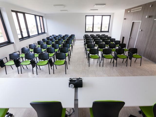 Ufficio in affitto a Municipio 4, Puglia