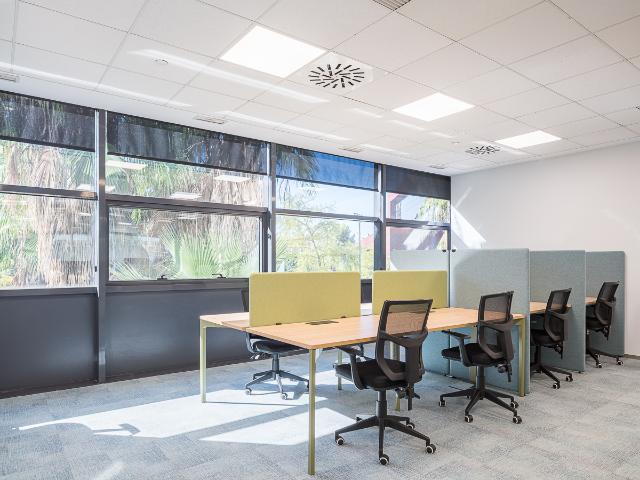 Oficina en alquiler en Los Remedios, Sevilla