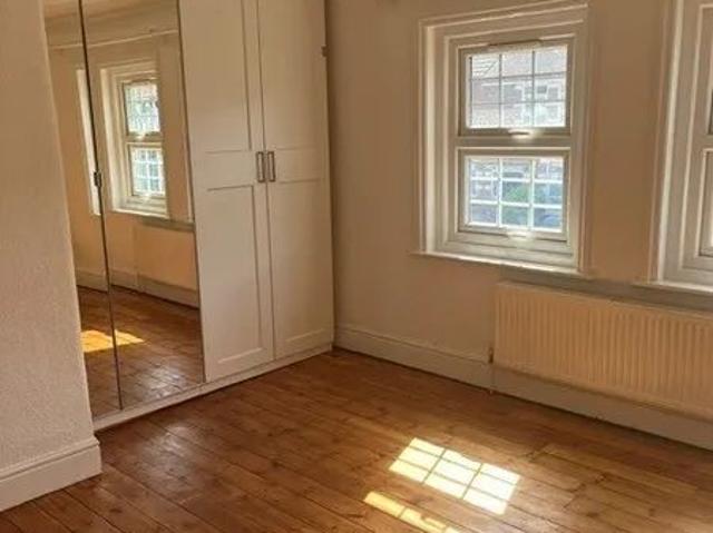 House for rent in The Wrythe, Greater London