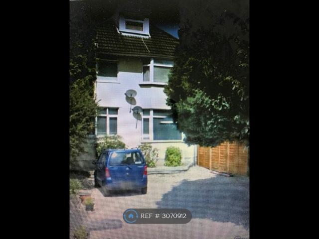 Apartment for rent in Alder Hills, Poole