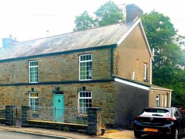 House for sale in Mid Glamorgan, Cymru / Wales