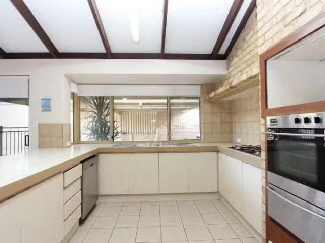 House for rent in Kardinya, Western Australia