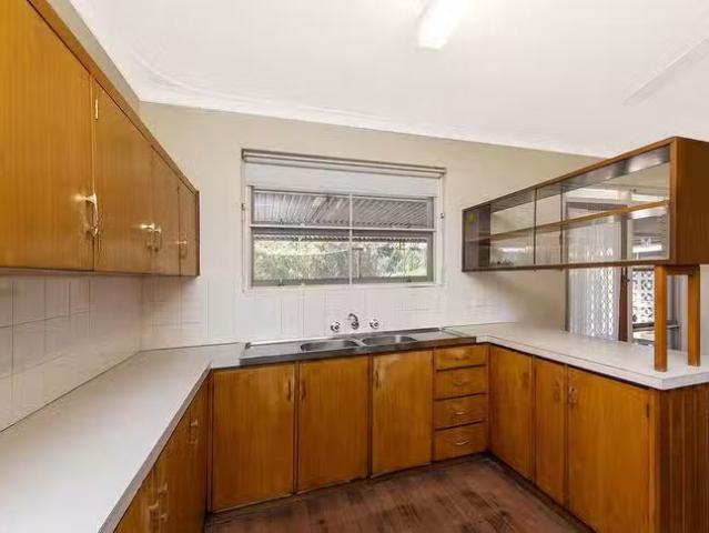 House for rent in High Wycombe, Western Australia