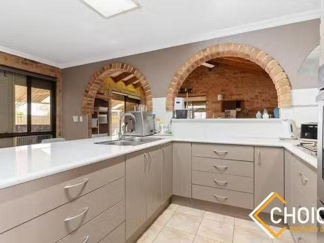 House for rent in High Wycombe, Western Australia