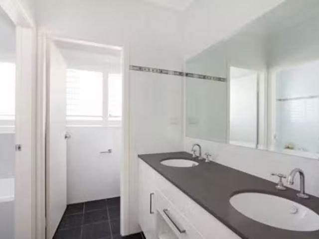 House for rent in Wollongong West, New South Wales