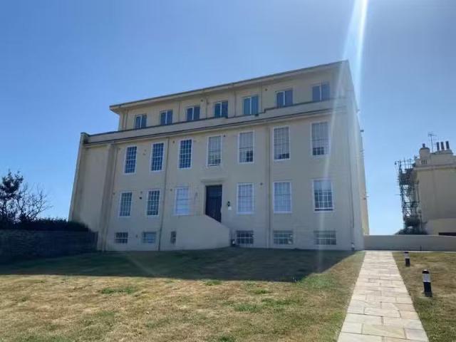 Apartment for rent in College Park, Greater London