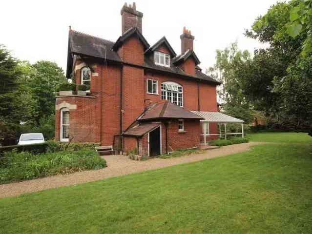 Apartment for rent in Westborough, Surrey