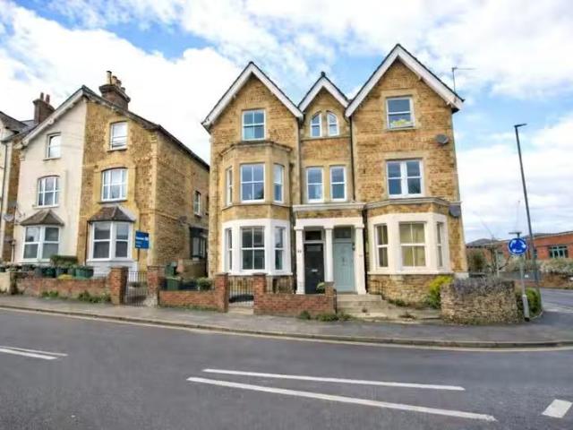 Apartment for rent in Westborough, Surrey