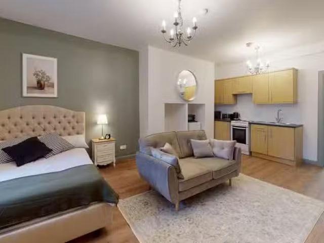 House for rent in Calderstones