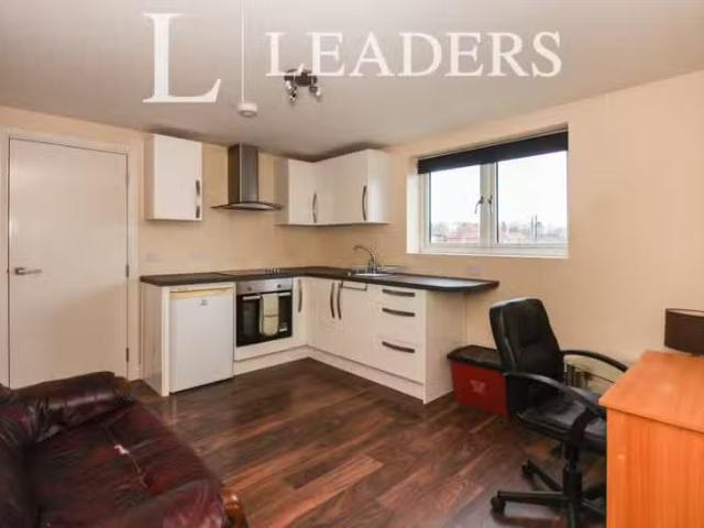 House for rent in Green Close, Warwickshire