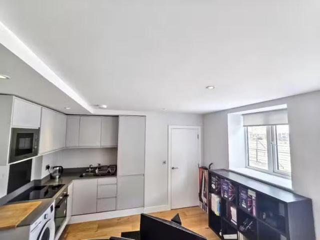 House for rent in Longlands, Halfway Street