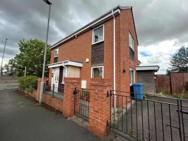 House for rent in Calderstones