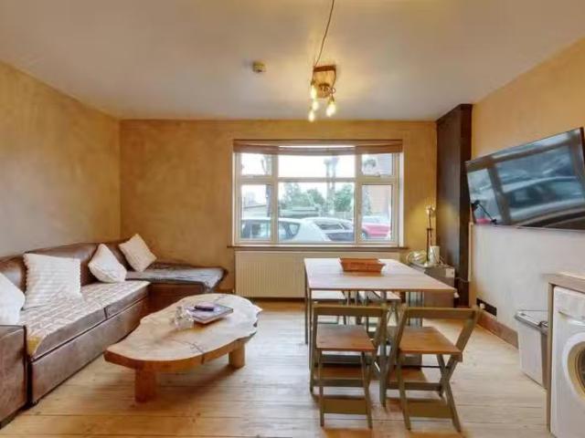House for rent in Burnt Oak, Greater London
