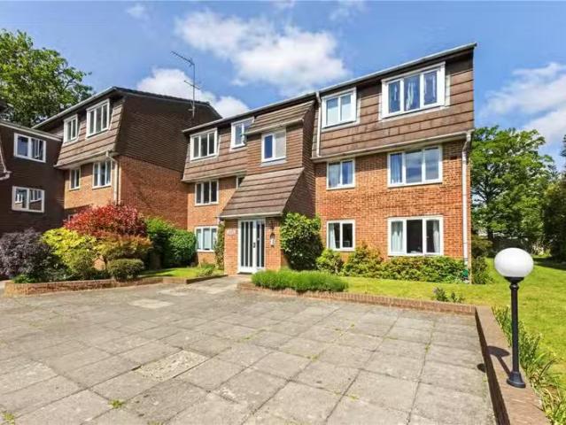 Apartment for rent in Five Acres, Hertfordshire