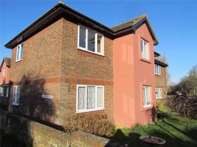 Apartment for rent in Upper Dovercourt, Dale Hill
