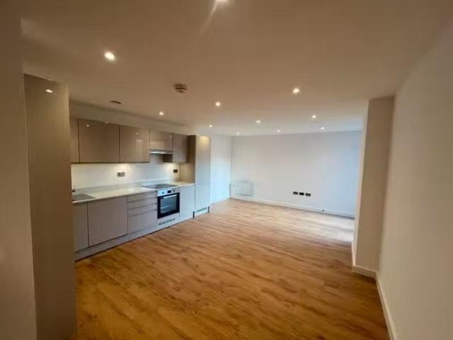 Apartment for rent in Fole, Surrey