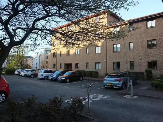 House for rent in Hillside, Leith
