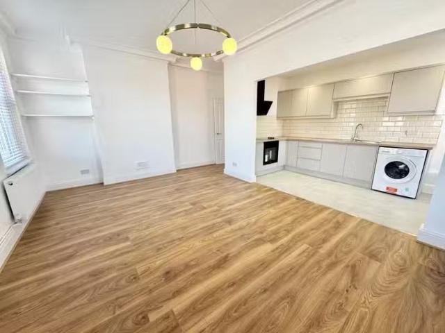 House for rent in Calderstones