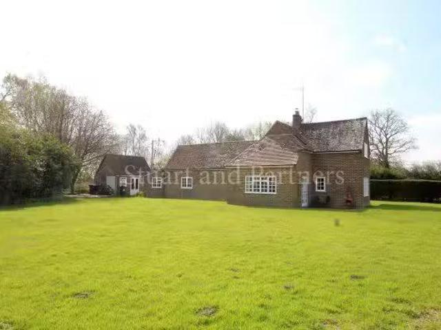 House for rent in Perryfields, West Sussex