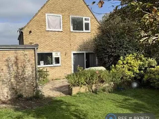 House for rent in Hatching Green, Five Acres