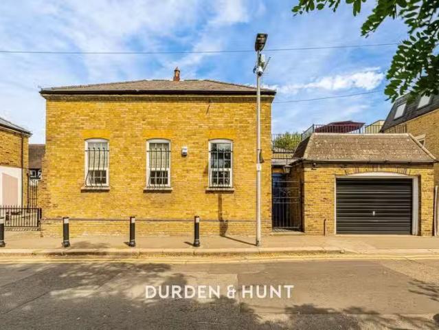 House for rent in Woodford Bridge, Greater London
