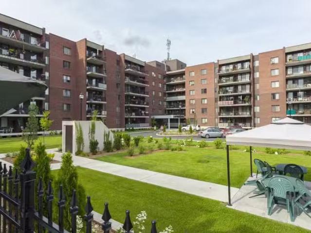 Condo for rent in Pointe-claire, Quebec
