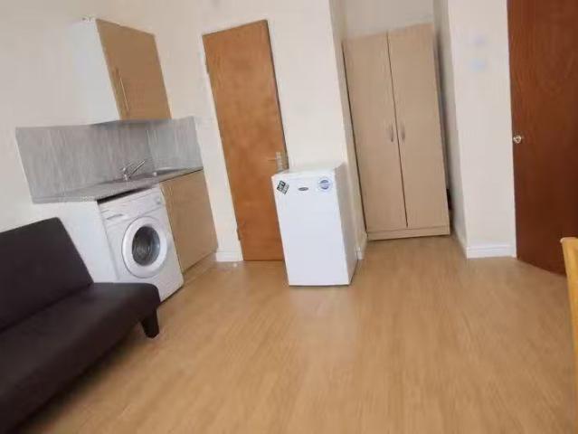 House for rent in Ponders End, Greater London
