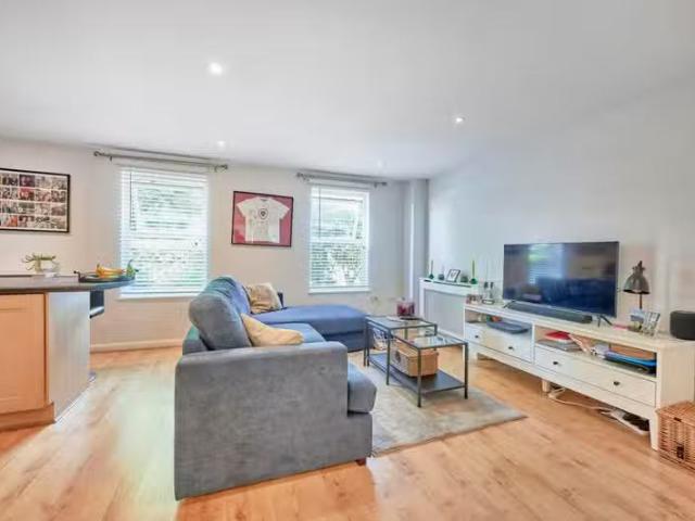 Apartment for rent in Five Acres, Hertfordshire