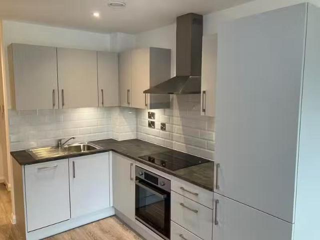 Apartment for rent in Hatch End, Greater London