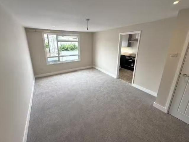 Apartment for rent in Roselands, Eastbourne