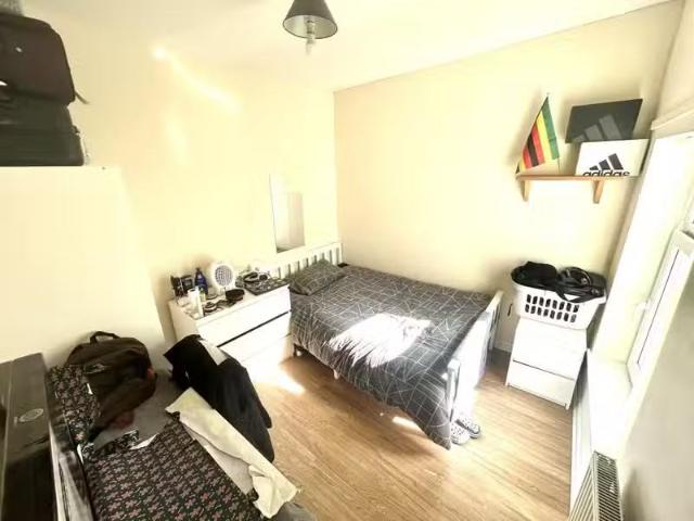House for rent in Brook Street, Bourne Vale