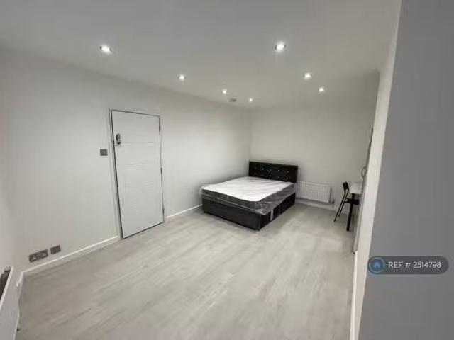House for rent in Handford Place, Fordham Heath