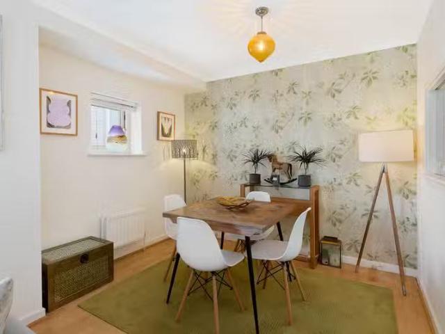 Apartment for rent in Lyons, Greater London