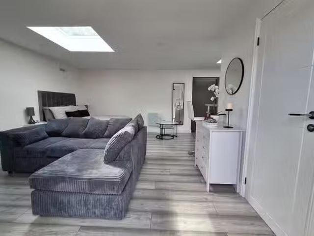 Apartment for rent in Longlands, Halfway Street