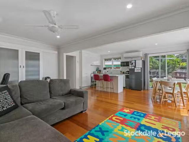 House for rent in Churchill, Victoria