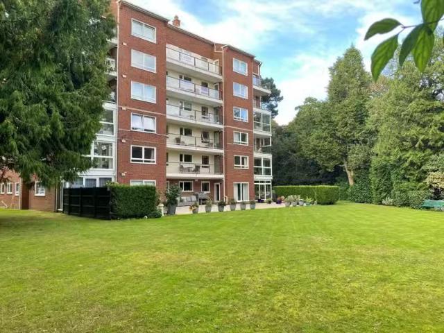 Apartment for rent in Canford Cliffs, Poole