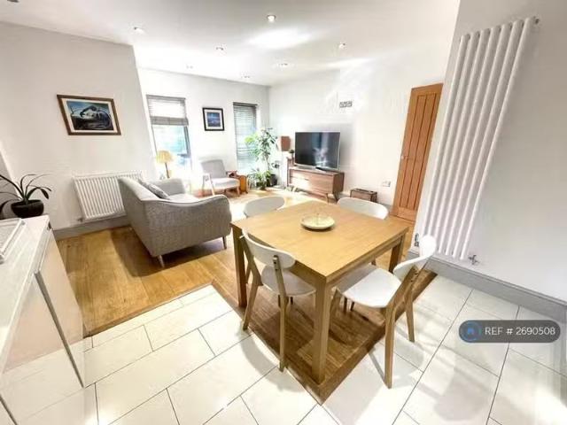 House for rent in Highfield, The Slade