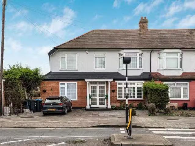 House for rent in Carterhatch, Greater London