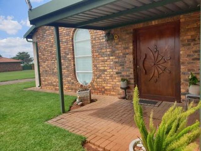 Townhouse for sale in Derby, North West