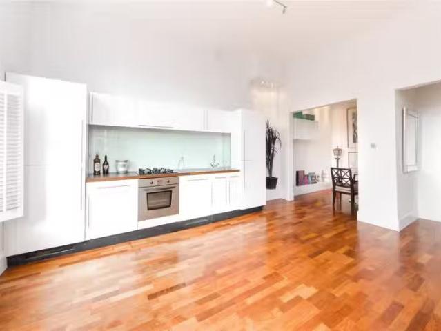 Apartment for rent in North Kensington, North Kensington