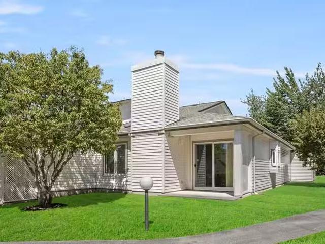 Condo for rent in Surrey, British Columbia