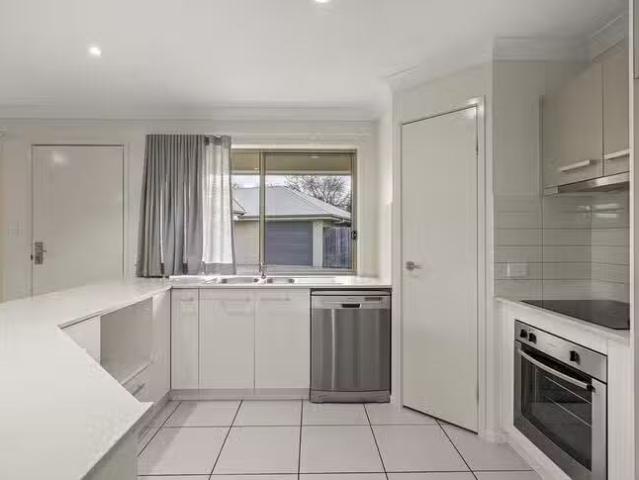 Apartment for rent in Westbrook, Queensland